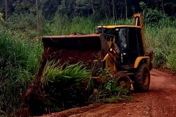 Semader realiza serviços de patrolamento e cascalhamento garantindo melhores condições de tráfego na Linha 5