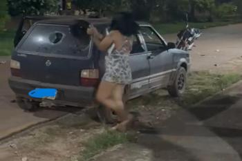 Briga em bar termina em violência, destruição de veículos e casal na delegacia