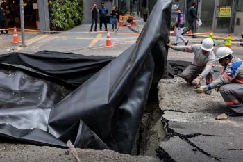 Explosão abre grande buraco na Rua da Consolação em São Paulo