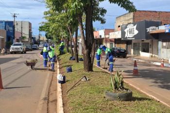 Roçagem transforma espaços públicos e reforça o cuidado da Prefeitura com a cidade