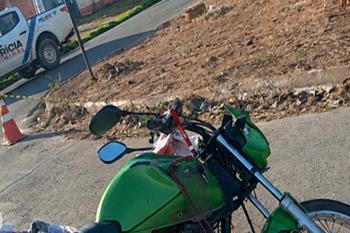 Mototaxista morre após colisão entre motocicleta e picape em Cacoal