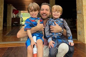 Viúvo de Paulo Gustavo, Thales Bretas reflete sobre paternidade: 'Tem dias que me acho super-herói'