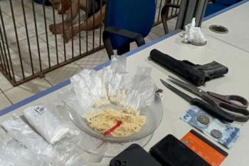 Polícia Militar prende traficante e fecha boca de fumo no Escola de Polícia