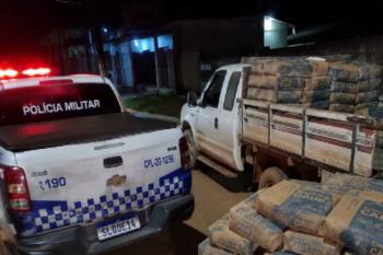 Polícia Militar recupera sacos de cimento furtados durante a madrugada 