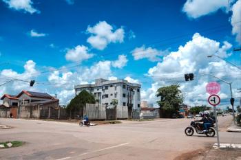 Cruzamento da Pinheiro Machado recebe semáforo para reduzir acidentes