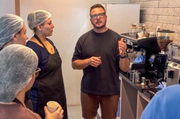 Barista Emerson Nascimento ministra minicurso sobre cafés especiais em Porto Velho