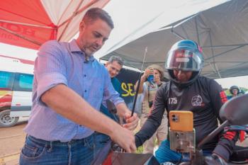Motociclistas receberão capacete e antena corta-pipa em ação da Prefeitura