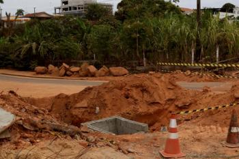 Prefeitura está realizando trabalho de drenagem na rua Minas Gerais, no trecho entre as ruas Grajaú e Suruí