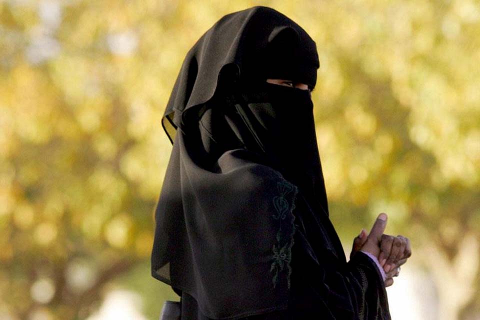 Mulheres afeg&atilde;s protestam contra uso da burca imposta pelo talib&atilde; | Geral |  Rond&ocirc;nia Din&acirc;mica