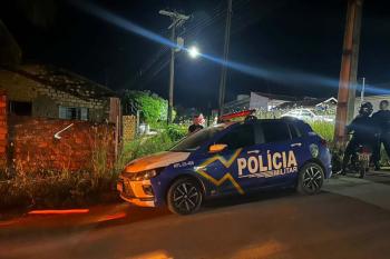 Mulher é encontrada morta com cortes no pescoço em casa abandonada