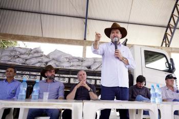 Deputado Alex Redano participa de entrega de 120 kits agrícolas em Alta Floresta do oeste