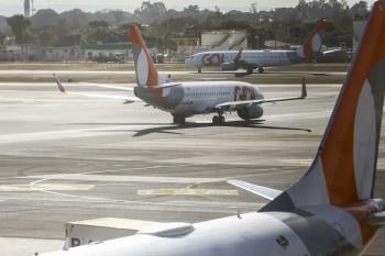 Alta do combustível leva aéreas a cortar mais de 2 mil voos no Brasil