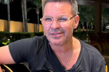 “Estão te fazendo de bobo”, canta Eduardo Costa ao comentar polêmica entre Zezé e SBT