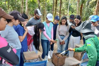Visita técnica aproxima acadêmicos da prática da apicultura e meliponicultura em propriedades rurais