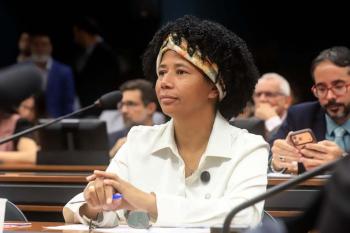 Deputada Sílvia Cristina votou a favor da PEC 383, que assegura recursos para a assistência social