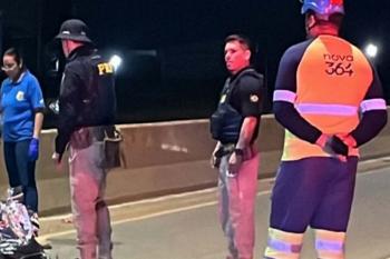 Jovem morre e homem fica gravemente ferido em acidente de moto na BR-364