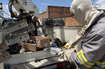 Rua Ibotirama ganha iluminação pública pela primeira vez
