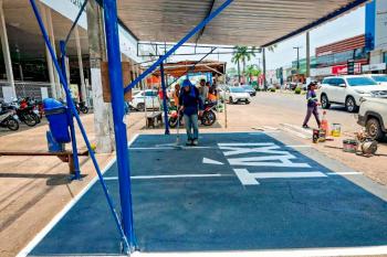 Autarquia Municipal de Trânsito e Transportes começa a demarcar espaços em estacionamentos de táxis