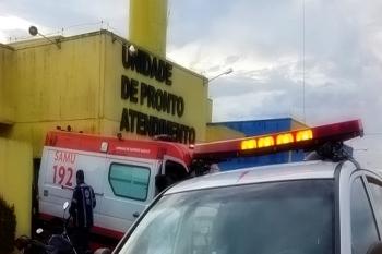 Briga entre vizinhos termina com dois homens esfaqueados na zona Leste