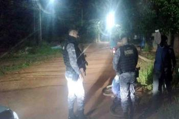 Homem apanha da ex-companheira e amigo dela após discussão em casa de shows