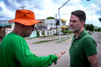 Cruzamento entre a avenida Pinheiro Machado e a rua Venezuela começa a receber novos semáforos