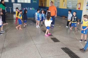 Festival de Brincadeiras Populares resgata tradição e cultura na Escola Santo Antônio