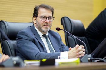 Deputado Alex Redano cobra reforço urgente de servidores no Hospital Regional de Buritis