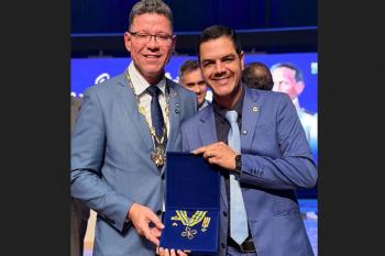 Marcos Rocha concede maior honraria de Rondônia ao deputado estadual Cássio Gois