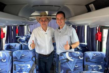 Dr. Luís do Hospital entrega micro-ônibus para fortalecer transporte escolar em Buritis