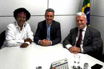 Deputada Sílvia Cristina recebe a garantia de que seguro-defeso será pago neste mês de fevereiro