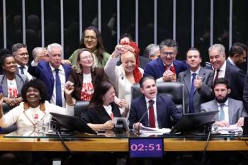 Câmara aprova, em dois turnos, PEC pelo fim da escala 6x1