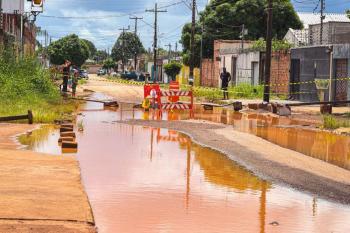 Prefeitura de Porto Velho realiza obra de drenagem na Rua Bandeirantes para acabar com alagamentos