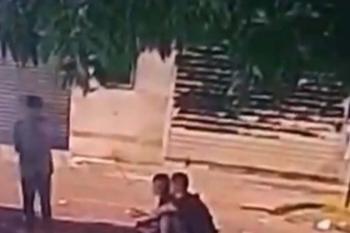 Bandido filmado fazendo assalto na Praça do Baú em Porto Velho