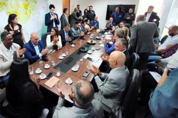 Em Brasília, Ezequiel Neiva celebra retirada de interesse da Funai sobre glebas em Rondônia