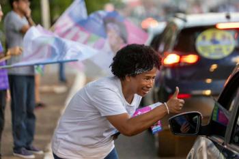 Rumo ao Senado, Sílvia Cristina amplia presença na capital com caminhadas e contato direto com a população