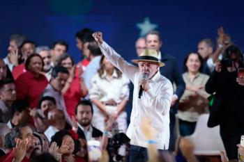 PT oficializa candidatura de Lula à Presidência
