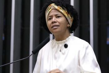 Justiça condena autor de ofensas raciais contra Sílvia Cristina no WhatsApp a pagar R$ 25 mil