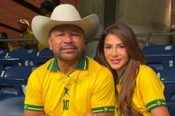 Pai de Neymar assiste a jogo do Brasil com a namorada 14 anos mais jovem