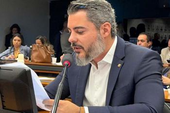 Deputado Federal Thiago Flores assina PEC contra casamento infantil no Brasil