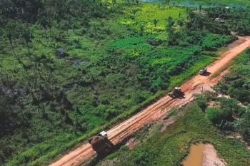 RO-010 passa por melhorias em dois trechos estratégicos, com serviços de patrolamento e encascalhamento