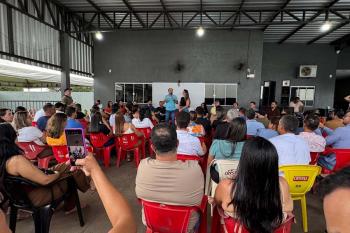 Cirone anunciou a pré-candidatura de Noeli Deiró a deputada estadual durante um evento com a participação de lideranças.