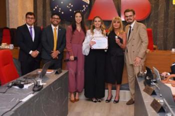 OAB Rondônia homenageia presidente nacional do IAB, Dra. Rita Cortez, com a Medalha Salma Roumiê