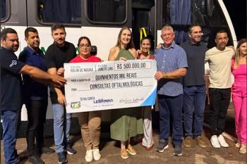 Deputada Lebrinha entrega micro-ônibus e destina R$ 500 mil para saúde em Rolim de Moura