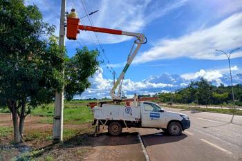 Prefeitura realiza manutenção na iluminação pública da Rodovia Isaac Bennesby