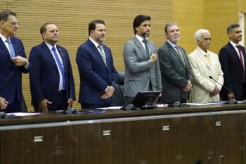 Alex Redano e Cirone Deiró homenageiam personalidades na Alero