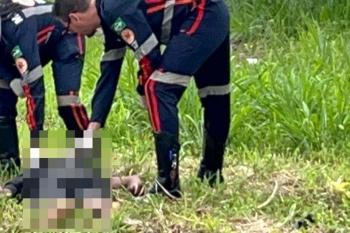 Jovem é encontrado morto com sinais de violência em terreno baldio 