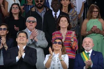 Começa o desfile cívico-militar do Dia da Independência em Brasília