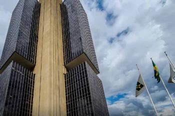 Juros elevados mantêm pressão sobre endividamento das famílias