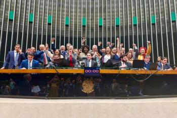 Piso salarial do magistério é aprovado na Câmara dos Deputados; Sintero destaca importância da valorização profissional 