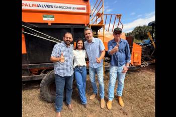 Laerte Gomes destaca fortalecimento do setor produtivo durante entrega de colheitadeira em Nova Brasilândia